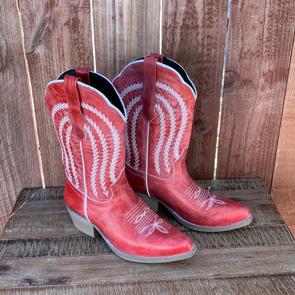 Sterling river red leather boots with whit embroidery women’s size 7